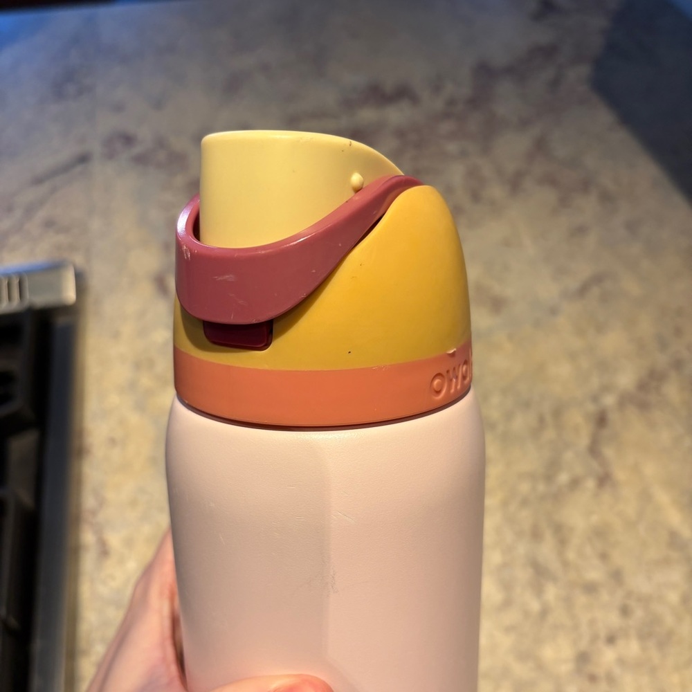 Owala Pink and Yellow Free Sip Water Bottle 32oz - Picture 3 of 4